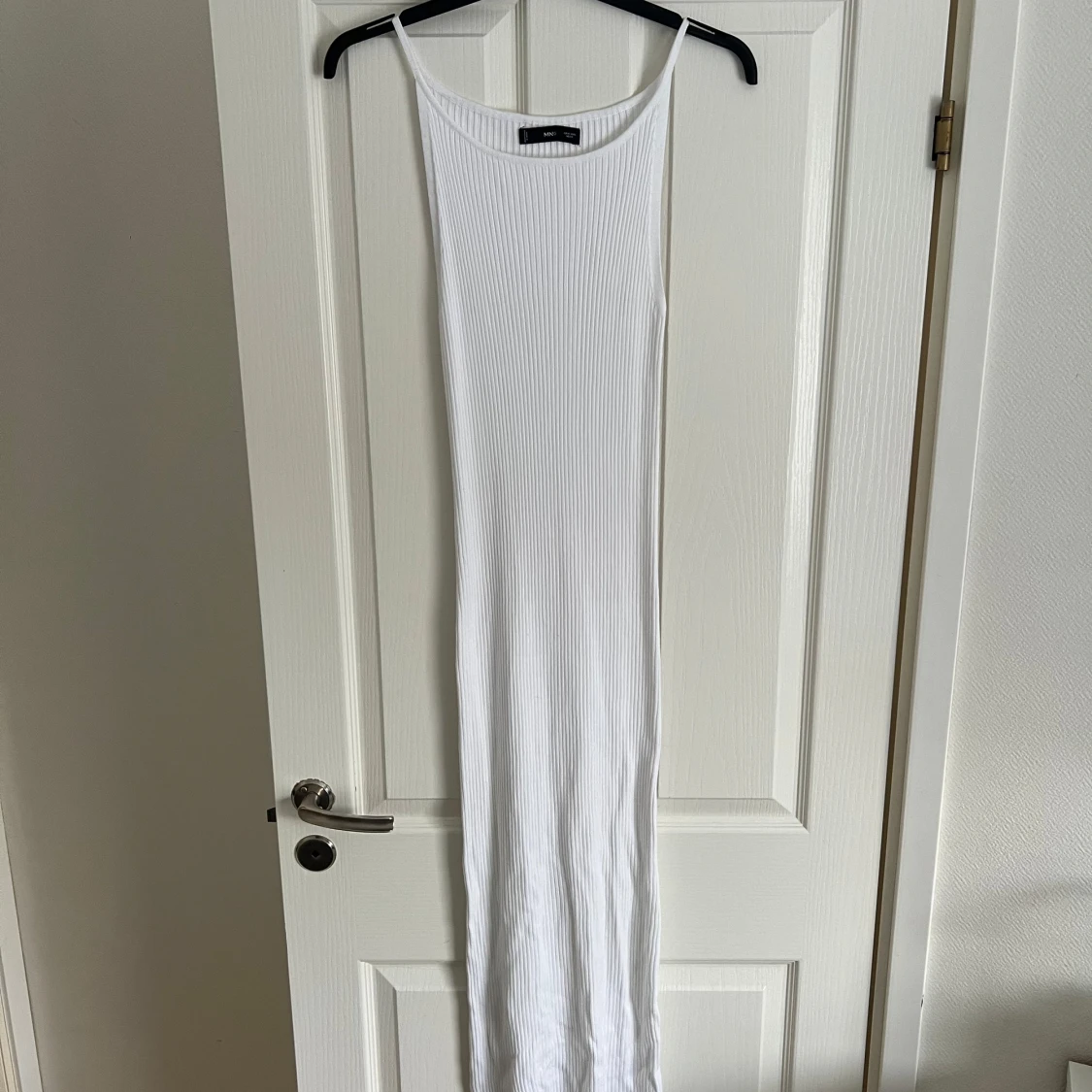 Ribbad lång klänning Mango - 1