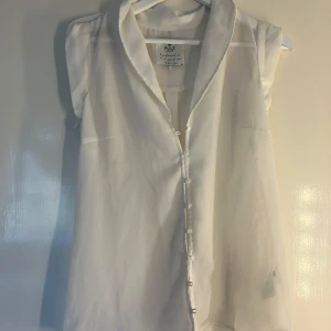 Söt blus i strl M - En söt blus från Pulzwear, storlek M. Säljer då den inte kommer till användning 🩷