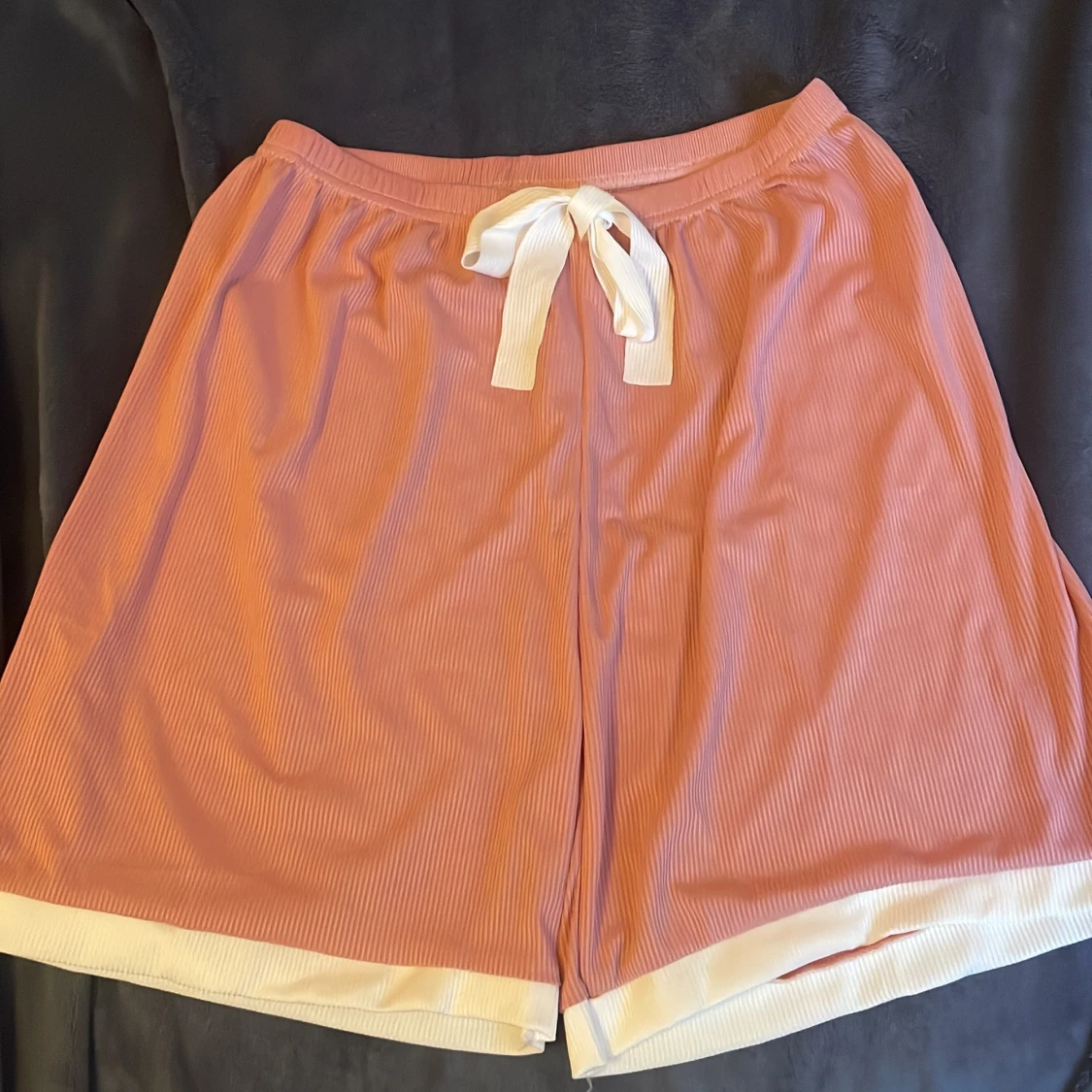 Rosa ribbade shorts med matchande t-shirt - 1