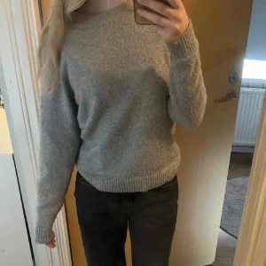 Stickad tröja🩶 - Supermysig stickad tröja som passar perfekt nu till våren🥰storlek S