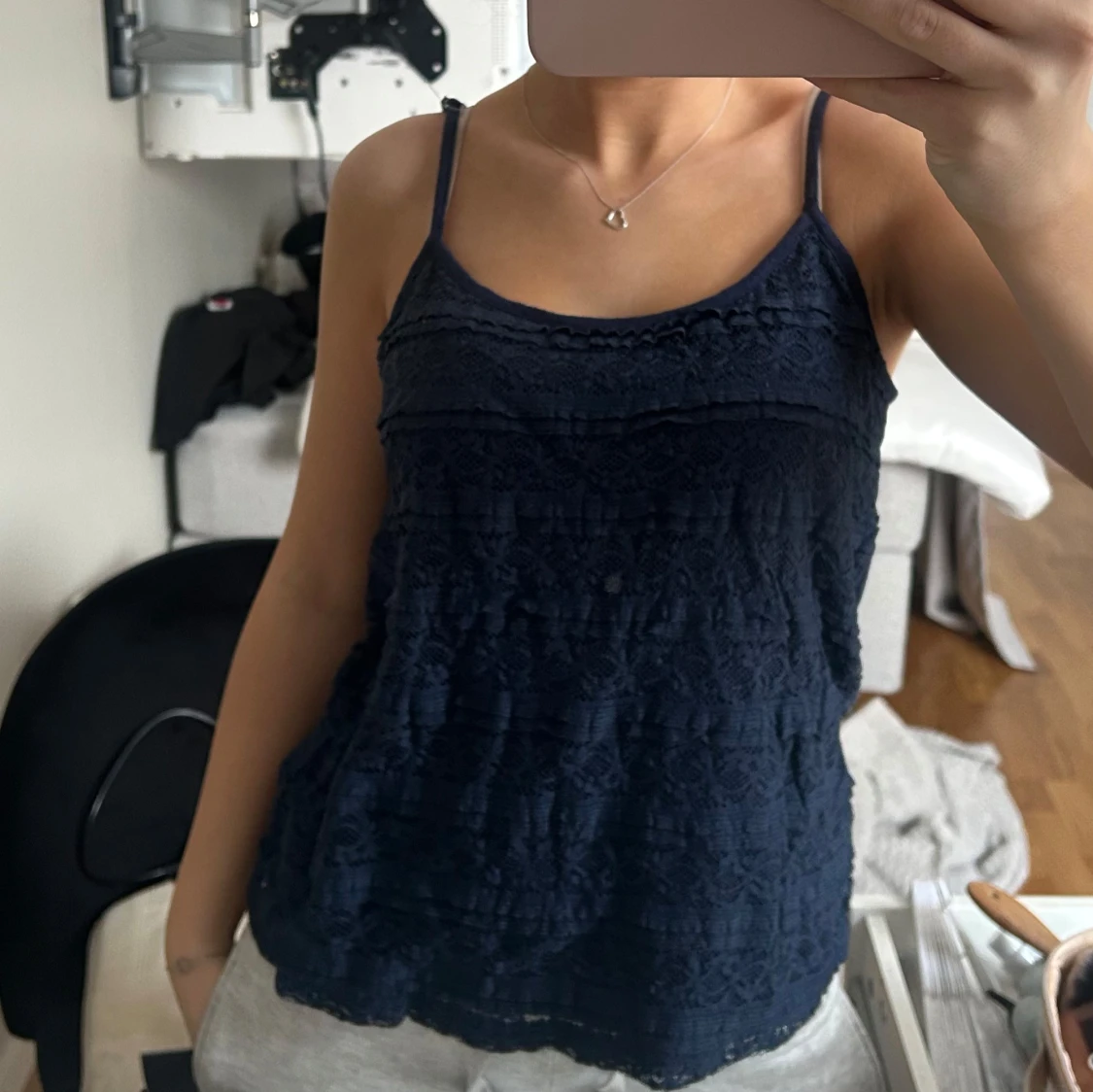 Mörkblå spetslinne  - 1