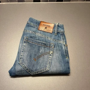 Dondup jeans  - Skick 9-10,slim fit, W30, fickorna är ganska små, pris går diskuteras vid snabb affär 