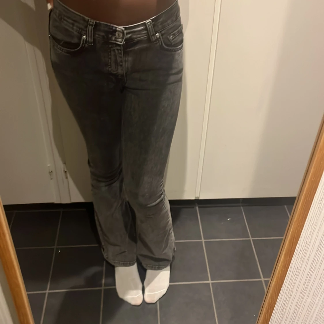 Grå bootcut jeans