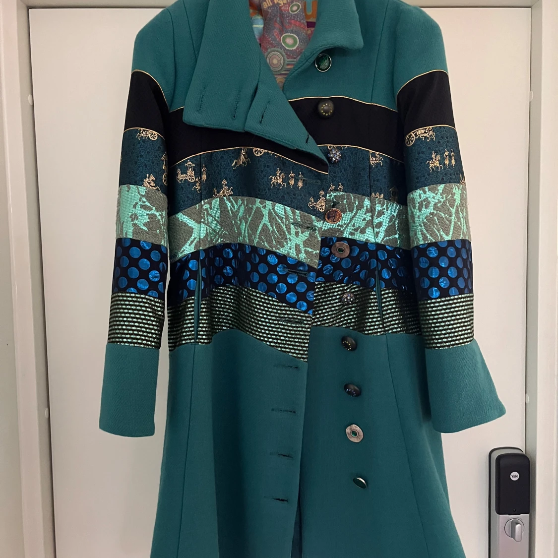 Turkos mönstrad kappa