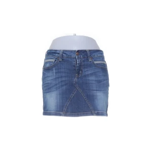 jeanskjol - blå jeanskjol, lågmidjade och bra i längd! storlek S