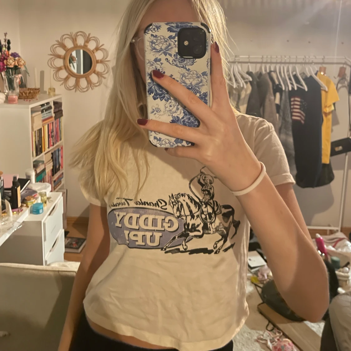 Vit babytee med cowboytryck - 91