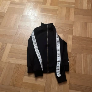 Les Deux Cardigan - Tårar i ögonen medans jag skriver detta, otroligt fet tröja som är i perfekt skick, nypris 1000