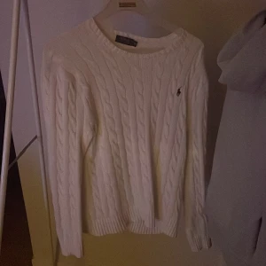 Ralph lauren knitted sweater - 9/10 skicka säljer då den är för liten priset är inte hugget i strn