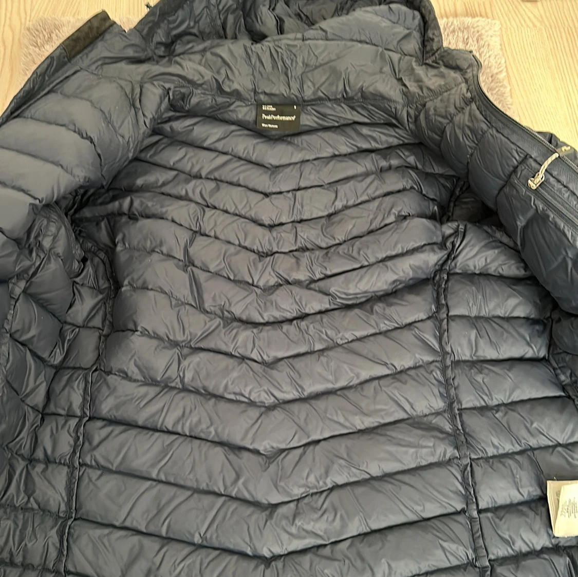 Marinblå dunjacka från Peak Performance - 91