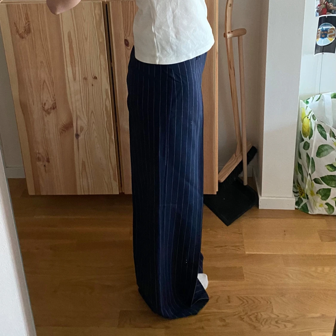 marinblåa konstymbyxor från h&m - 90