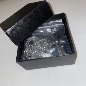 Chrome Hearts Halsband (ⓀⓄⓅⒾⒶ) - Chrome Hearts Halsband / Silverfärgad / ⚠️ NOTERA ATT HALSBANDET ÄR EN ⓀⓄⓅⒾⒶ ⚠️/ Lådan ingår inte