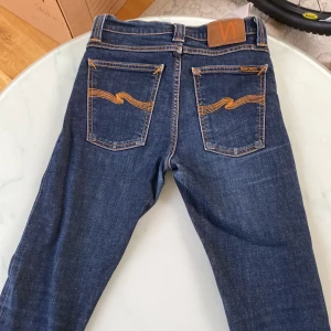 Nudie jeans  - Nudie jeans för ett bra pris nypris ca:1600kr