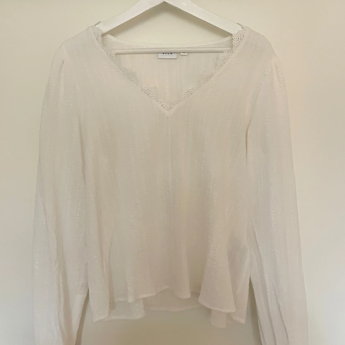 Vit långärmad topp från Vila