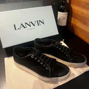 Lanvin  - Tja! Säljer nu dessa riktigt snygga lanvins i bra skick! 8/10 | og medföljer ej! Rengör självklart skorna innan dem skickas! 🌟