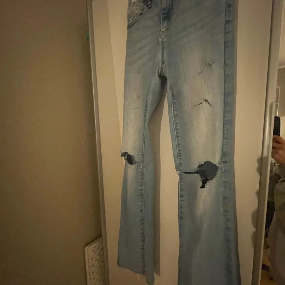 Ljusblå bootcut jeans