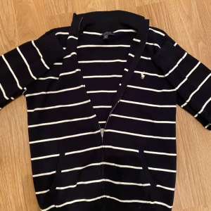  Ralph Lauren - Säljer denna unika kofta från RL | Skick 10/10 | Passform S | Pris 399 | bara höra av sig vid frågor🙌