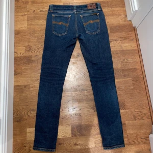 NUDIE JEANS - Riktigt feta nudie jeans med en snygg wash, W30 L32.Skinny lin, fast sitter som tight terry, och är mer som W28 L30