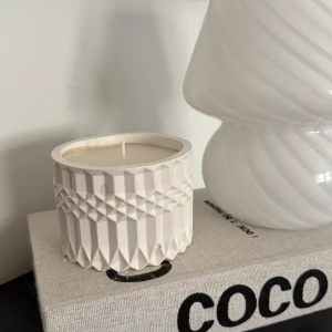 Handgjort ljus & skål - Handgjort ljus och handgjord skål säljs för 80kr