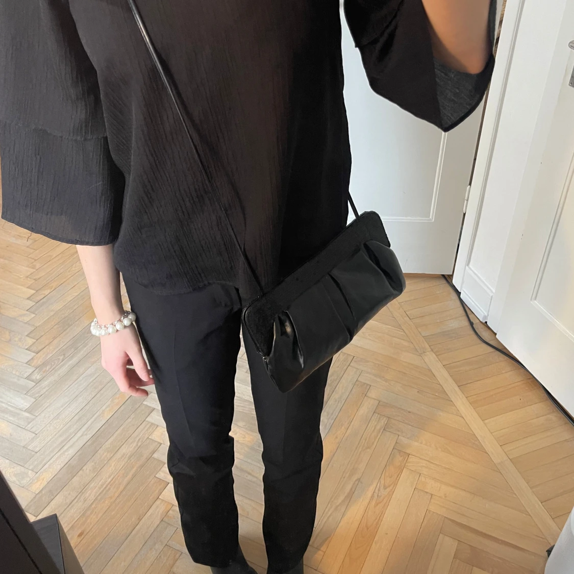 Svart kuvertväska med paljetter - 92