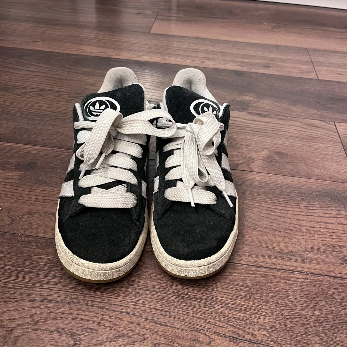 Svarta Adidas Campus sneakers