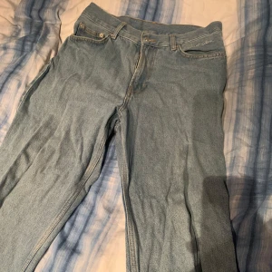 Sweet Jeans - Snygga ljusblåa jeans från Sweet SKTBS, skön passform, säljes pga användes ej längre. Skick 7/10 Skicka Pm om ni jar några frågor 👍🏻Storlek 30/32
