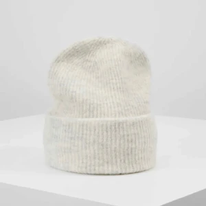  mössa - Jätte fin mössa köpt på zalando men kommer från Samsøe Samsøe! Nypris 480krAldrig kommit till användning eftersom jag har en annan grå mössa som används mer! Ny skick!