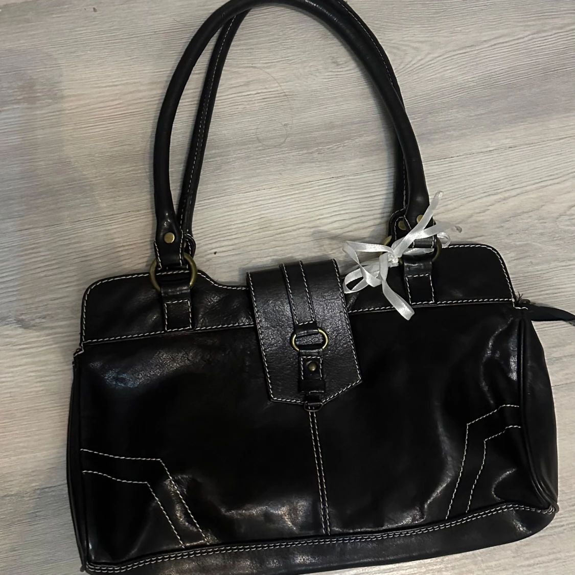 Svart axelväska i skinn - 90