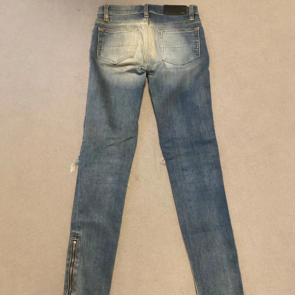 Amiri jeans slim fit size 25 toppskick 10/10. Hör av dig vid frågor!. Jeans & Byxor.