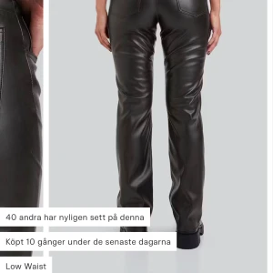 Trendiga skinbyxor från bikbok🩷 - Säljer dessa skit snygga skinbyxor från bikbok i strlk 36! Väldigt bra skick förutom att tråden har lossnat lite på fickorna där back och en liten defekt på framsidans ficka. Nypris är 599kr men säljer för 300kr🥰