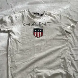  Vit  Gant t-shirt i storlek 146 / 152. Bra skick 