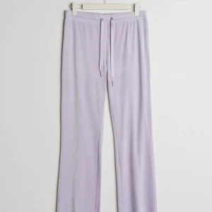 Mjukisbyxor - Mjukisbyxor i velour från Gina. Nyskick!