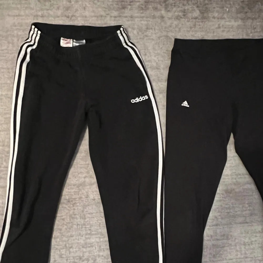 Adidas gympants & mjukispants. 250båda eller mjukispants 200 och gympants 80.  Inköpt för 699.. Jeans & Byxor.