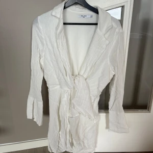 Skjortklänning NA-KD - Skjortklänning från Lojsan Wallins kollektion med NA-KD.   Använd fåtal gånger så är i väldigt bra skick, storlek 36