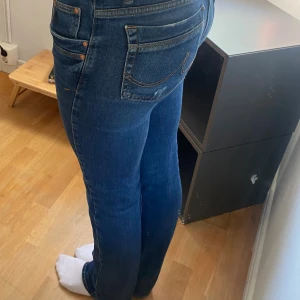 Ltb valerie Jeans  - Ltb valerie jeans, lågmidjade jeans med storlek på midjan w2. Jae 178 så längden på byxan är L34. Använt några gånger men ändå i bra skick. 
