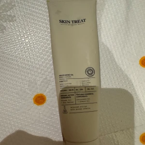 Skin Treat Nourishing Oil Body Lotion - Säljer en Skin Treat Nourishing Oil Body Lotion som ger långvarig återfuktning och komfort. Knappt använt det 