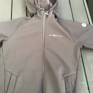 Strl-160 Färg-svart Märke-SAIL Racing Material-Softshell 