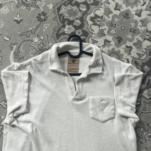 Oas t-shirt - Tja, säljer min Oas t-shirt för billigt. Storlek M. Nypris 1400. Använd fåtal gånger men välskött. 