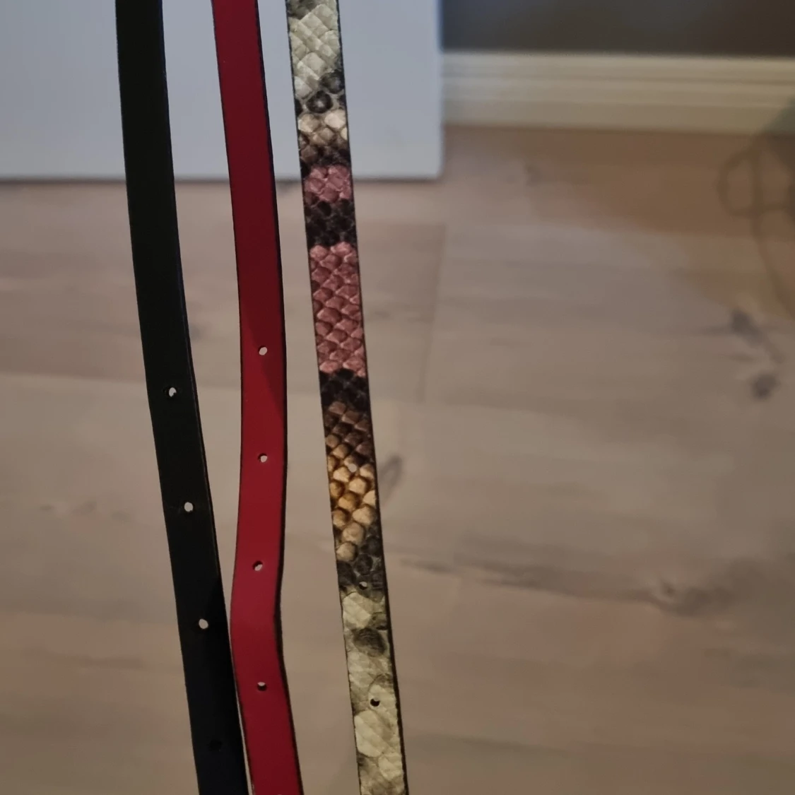 Tre smala  skärp - 92