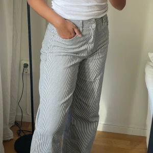 Randiga raka byxor - Randiga raka byxor från Claire rose x na-kd 