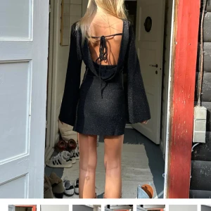 Glittrig nyårs klänning  - Säljer denna jättefina glittriga nyårsklänningen från design by si. Köpt för 453 säljs för 350kr. Endast använd en gång. 