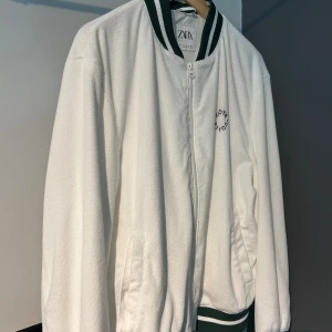 Sportig tröja! - Sportig tröja / tunn jacka i frotté!