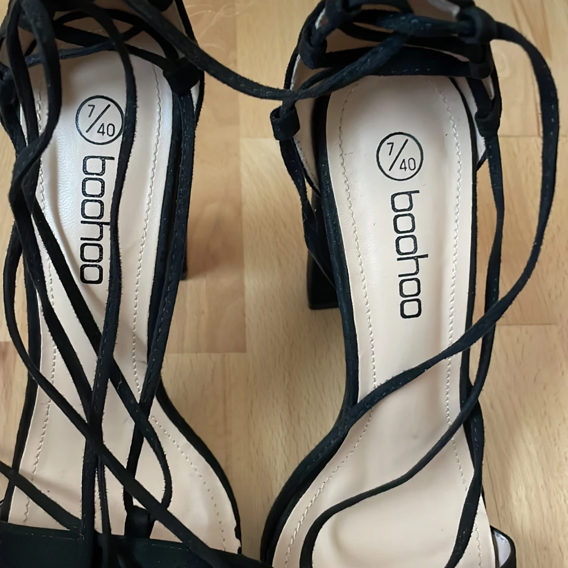 Svarta klackar  - 90