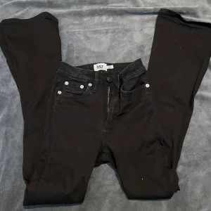 Svarta bootcut - Använda två gånger. Säljer då jag inte har användning av de. Väldigt stretchiga 