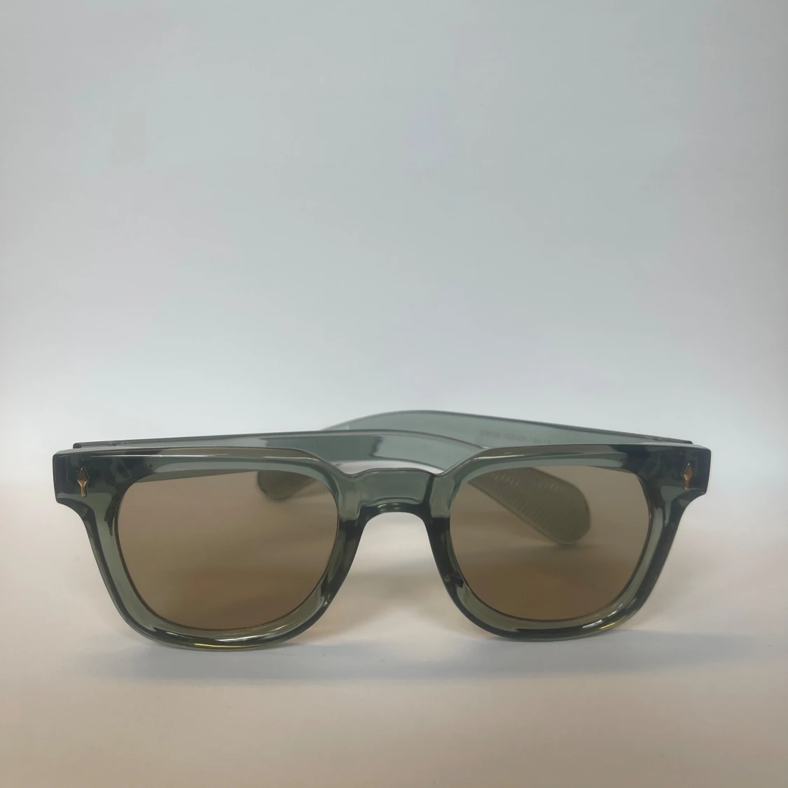 Grågröna solglasögon