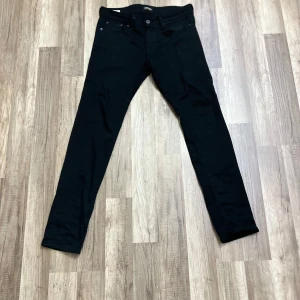 Jack n Jones jeans  - Säljer dessa då jag har växt ifrån dom. De är storlek 30/32 med slim passform och super stretch då de blir ju lite större bara höra av sig 