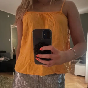 somrig H&M topp - Sjukt cool topp som är perfekt i sommar!!🧡😋