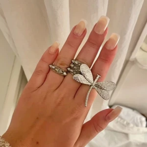 Trollslända ring! - Jättefin, går typ att justera så den blir större 💓