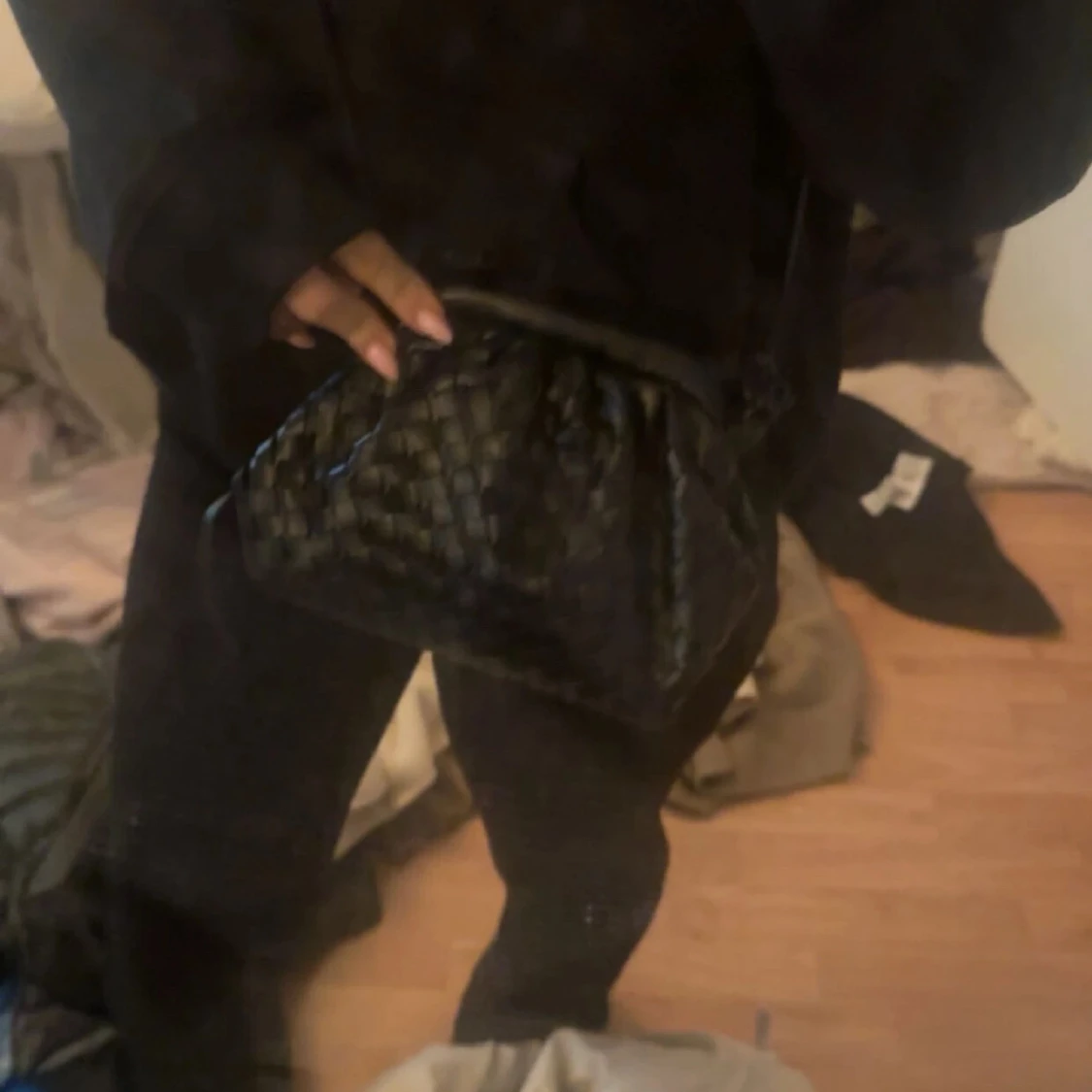 Svart flätad clutch/väska