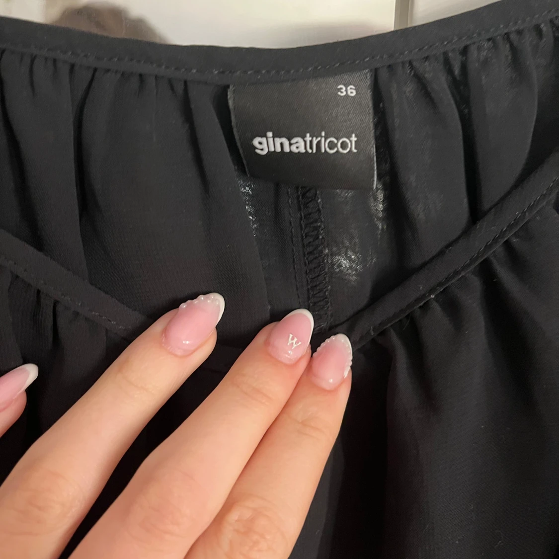 Svart offshoulder topp från Gina Tricot - 1