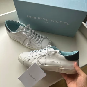 PHILIPPE MODEL HELT NYA - Säljer dessa sjukt snygga Philippe model skor. Skorna är helt nya och box o tag inkluderas